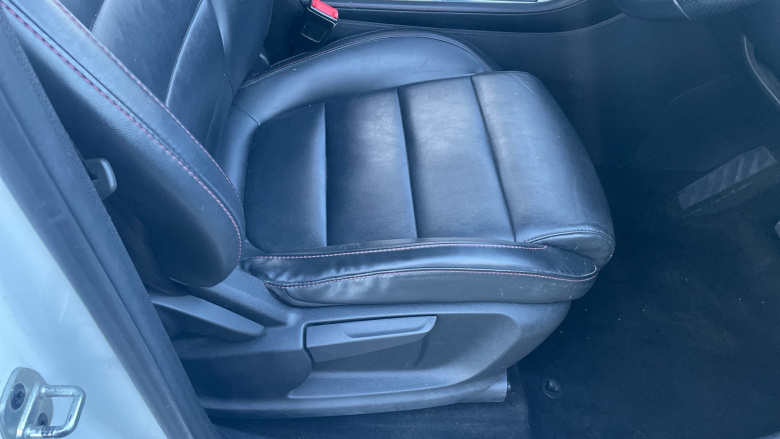 MG Hs 1.5 T-GDI Excite 5dr DCT Petrol Hatchback